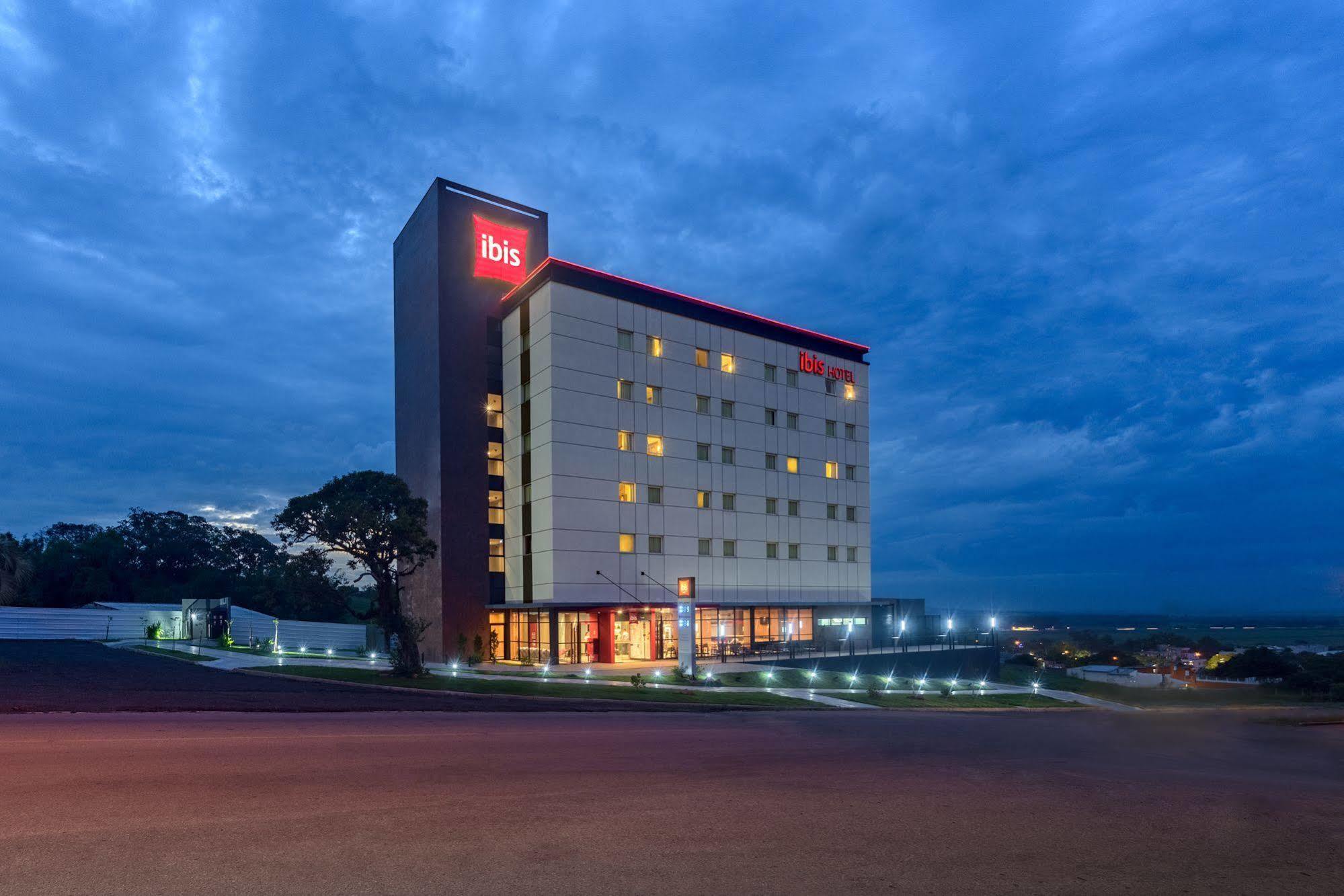 Ibis Guaiba Hotel Exterior foto
